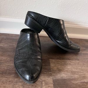 CROWN VINTAGE NANCE MULE - Size 8M